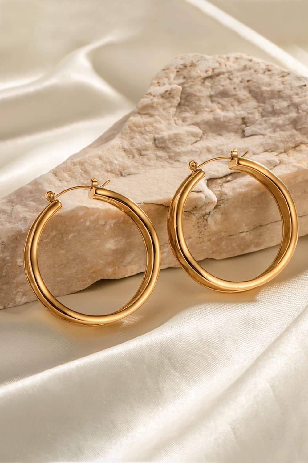 Women’s Jewelry Hammered 18K Gold Hoop Earrings